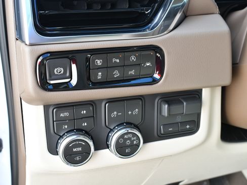 New 2026 GMC Yukon XL Denali w/ Denali Reserve Package AWD/4WD image 16