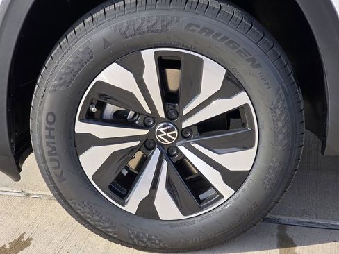 New 2026 Volkswagen Atlas SE image 8