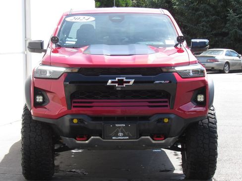 Used 2024 Chevrolet Colorado ZR2 w/ ZR2 Convenience Package III AWD/4WD image 3