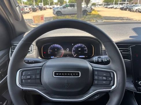 Certified 2024 Jeep Wagoneer L Series II w/ Flexible Seating Group AWD/4WD image 18