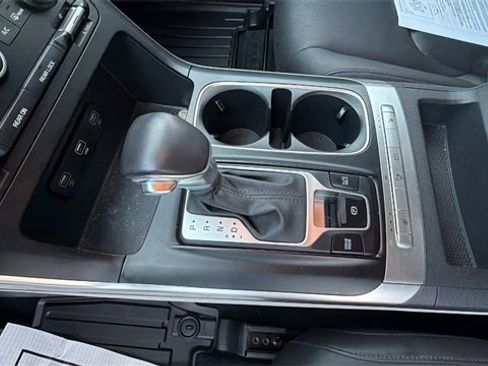 Used 2023 Kia Carnival LX image 13