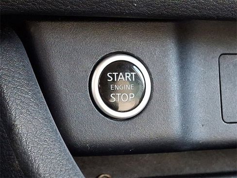 Used 2023 Nissan Rogue SV image 22