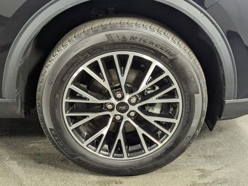 Used 2024 Ford Escape SE w/ Class II Trailer Tow Package image 12