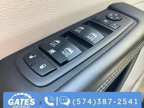 Used 2024 Chrysler Pacifica Limited FWD image 27