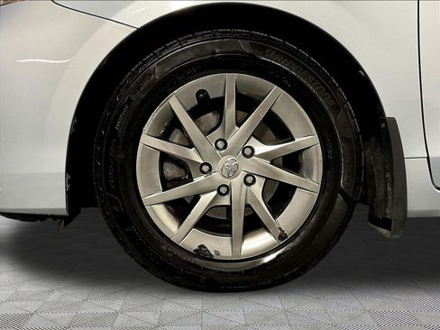 Used 2016 Toyota Prius V Four FWD image 32