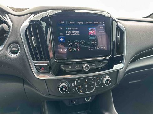 Used 2022 Chevrolet Traverse LT FWD image 31