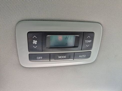 Used 2018 Toyota Sienna XLE Premium image 30