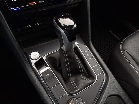 Certified 2024 Volkswagen Tiguan SE R-Line image 15