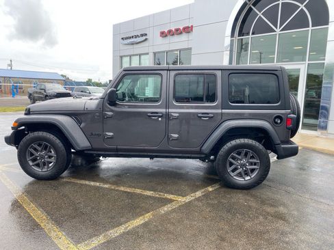 Used 2024 Jeep Wrangler Unlimited Sport AWD/4WD image 2