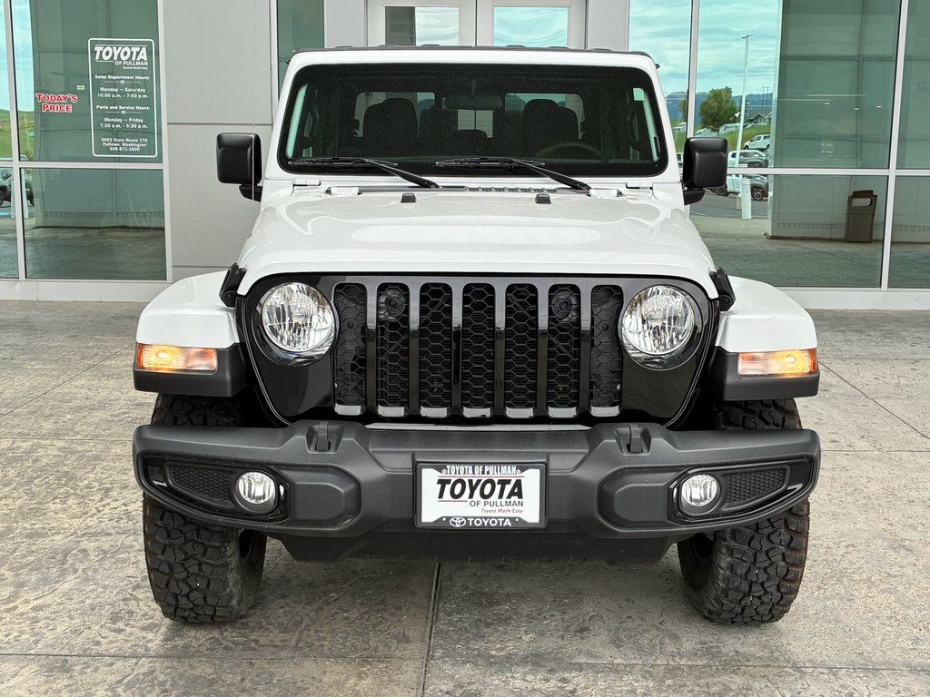Used 2023 Jeep Gladiator Sport AWD/4WD image 2
