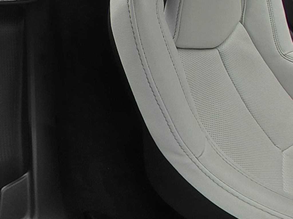 Used 2023 Chevrolet Corvette Stingray Convertible RWD image 14