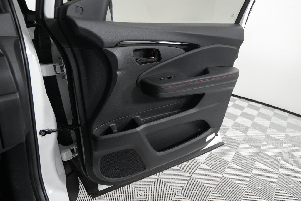 Used 2025 Honda Passport Black Edition image 21