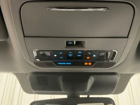 Used 2025 Ford F350 Lariat w/ Lariat Ultimate Package AWD/4WD image 25