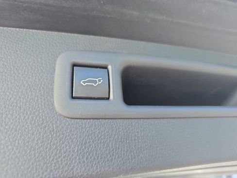 Used 2023 Toyota Highlander XLE FWD image 13