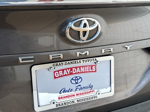 Used 2021 Toyota Camry SE image 30