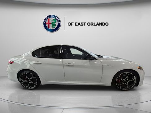 Used 2023 Alfa Romeo Giulia Veloce RWD image 7