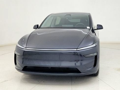 Used 2026 Tesla Model Y Long Range RWD image 3