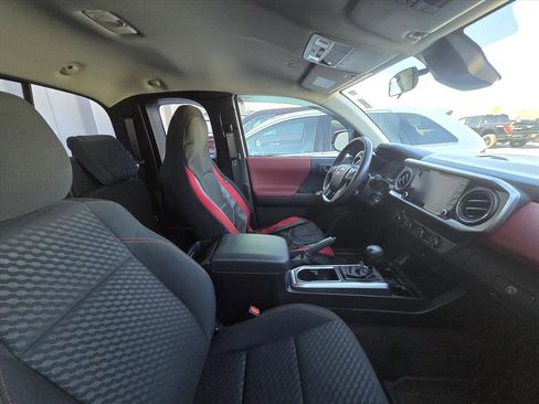 Used 2022 Toyota Tacoma SR5 image 3