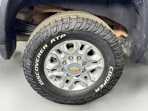 Used 2023 Chevrolet Silverado 2500 LT w/ Convenience Package image 32