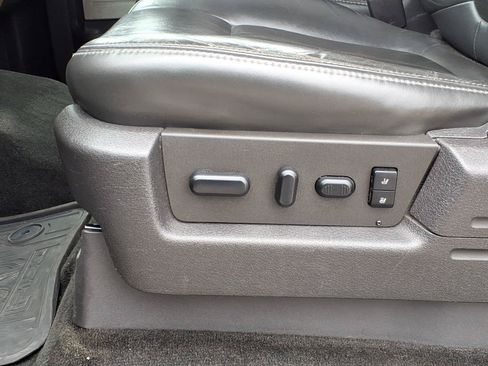 Used 2011 Ford F150 Lariat w/ Lariat Chrome Pkg AWD/4WD image 13