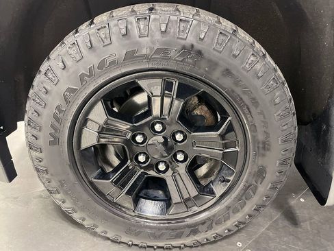 Used 2019 Chevrolet Silverado 1500 LT w/ All Star Edition image 17