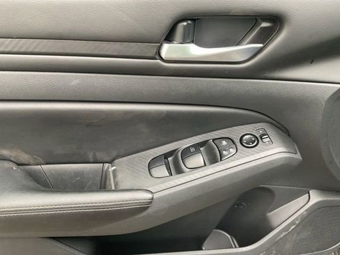 Used 2025 Nissan Altima 2.5 SV image 21