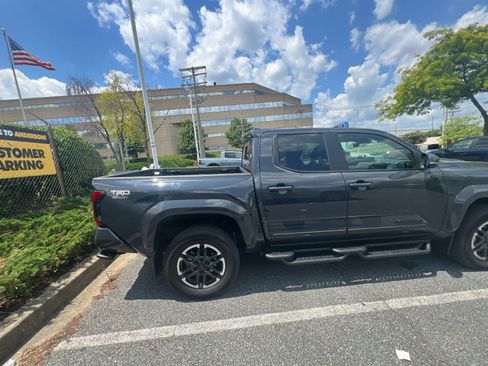Used 2024 Toyota Tacoma 4x4 Double Cab image 17