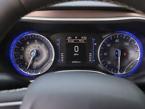 Used 2023 Chrysler Voyager LX FWD image 15