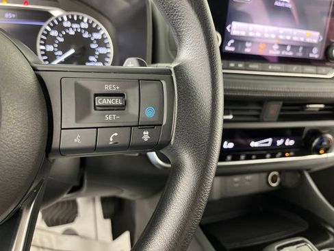 Used 2024 Nissan Rogue SV FWD image 22