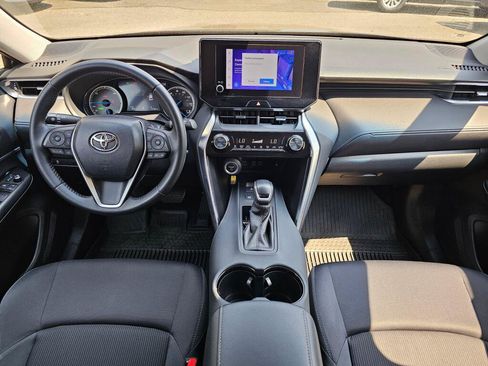 Used 2023 Toyota Venza LE AWD/4WD image 18