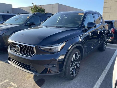 Used 2023 Volvo XC40 B5 Plus w/ Protection Package Premier AWD/4WD image 2