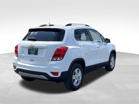 Used 2020 Chevrolet Trax LT w/ LT Convenience Package AWD/4WD image 2