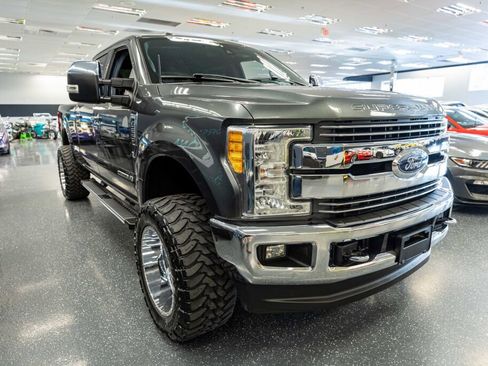 Used 2017 Ford F250 Lariat w/ Lariat Ultimate Package AWD/4WD image 3