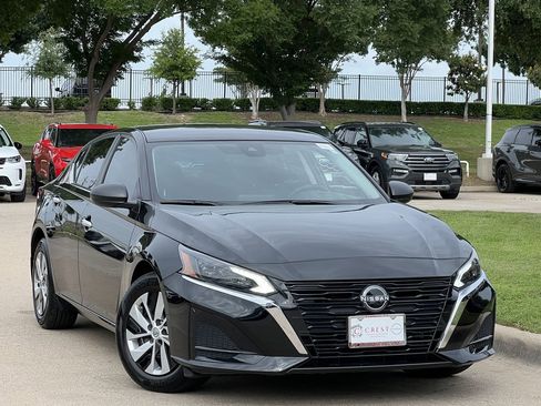 Certified 2025 Nissan Altima 2.5 S FWD image 2