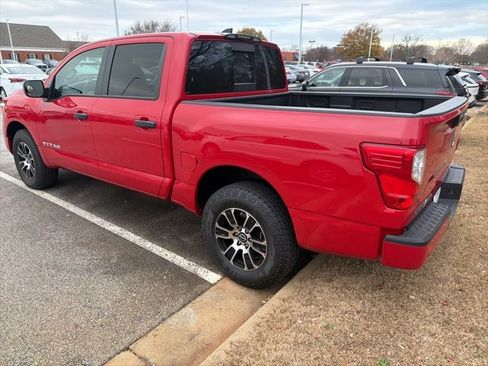 Used 2023 Nissan Titan SV image 16