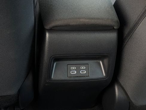 Used 2025 Toyota Corolla LE FWD image 9