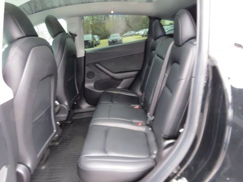 Used 2021 Tesla Model Y Long Range image 13