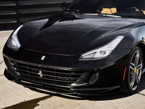 Used 2018 Ferrari GTC4Lusso image 5