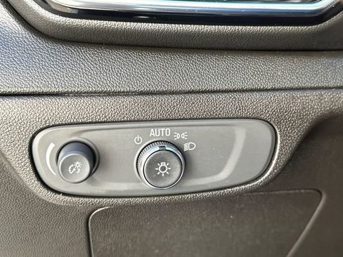 Used 2022 Chevrolet Bolt EUV LT w/ Convenience Package image 25