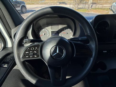 Used 2022 Mercedes-Benz Sprinter 2500 image 18