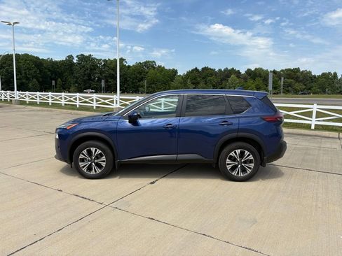 Used 2023 Nissan Rogue SV AWD/4WD image 3