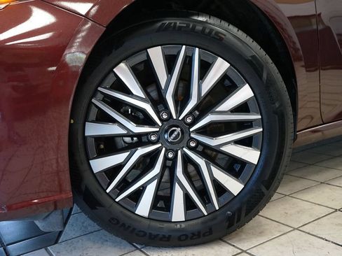 Used 2024 Nissan Altima 2.5 SV FWD image 50