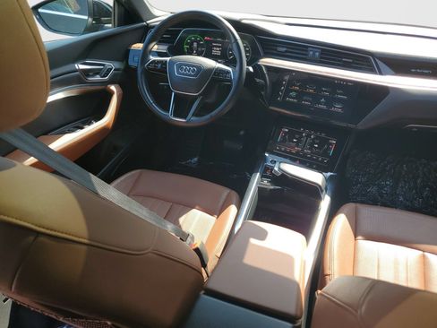 Used 2022 Audi e-tron Premium Plus w/ Premium Plus Package AWD/4WD image 11