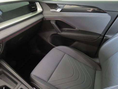 New 2026 Volkswagen Tiguan SE AWD/4WD image 19