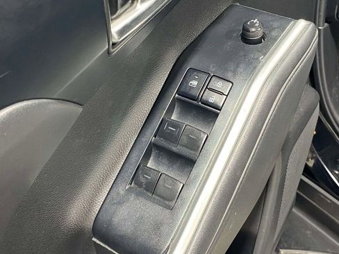Used 2022 Toyota Highlander XLE AWD/4WD image 20