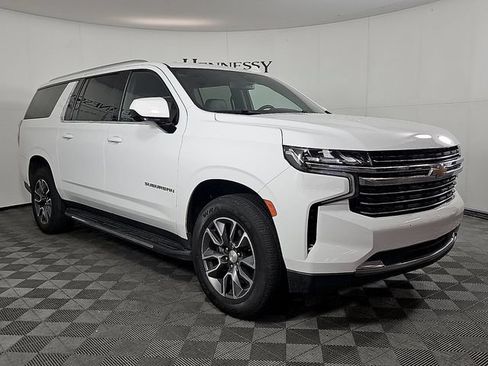 Used 2021 Chevrolet Suburban LT RWD image 4