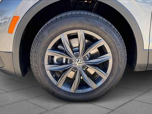 Used 2024 Volkswagen Tiguan SE FWD image 11