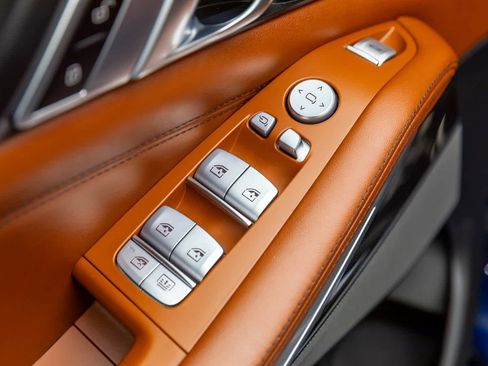 Used 2023 BMW X7 xDrive40i w/ Executive Package image 32