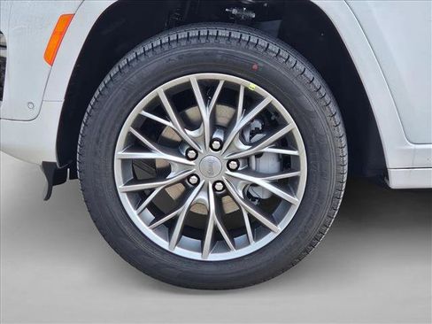New 2025 Jeep Grand Cherokee Summit image 18