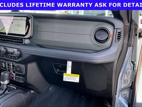 Used 2026 Jeep Gladiator Mojave AWD/4WD image 13
